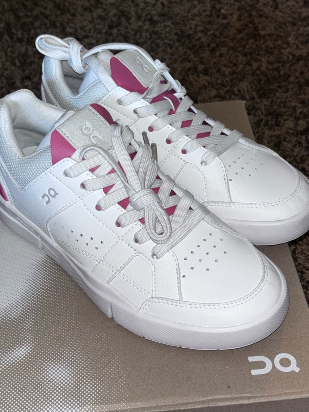 On The Roger Clubhouse Women's 6 EU 37 Sneakers White Rosewood Pink Detail
